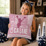 Housse de coussin décorative personnalisée, à motif aquarelle représentant la silhouette d'un sportif sur fond rayé, avec nom et prénom. Décoration d'intérieur et cadeau d'anniversaire pour les passio