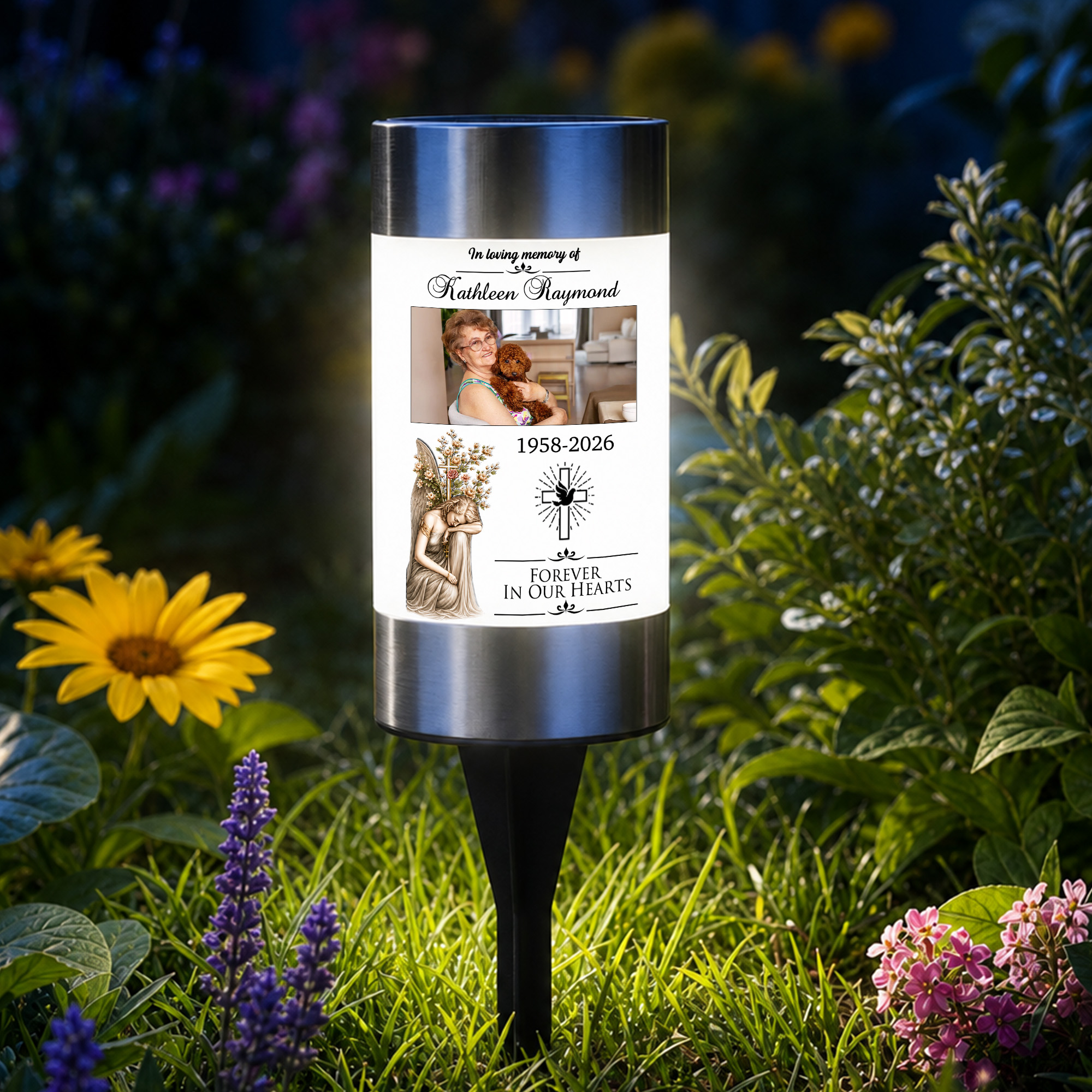 Personalisierte „Forever In Our Heart“-Solar-Gartenleuchte mit Foto, Namen und Jahreszahl – Gartendekoration für den Außenbereich, Gedenkgeschenk für Familie und Freunde