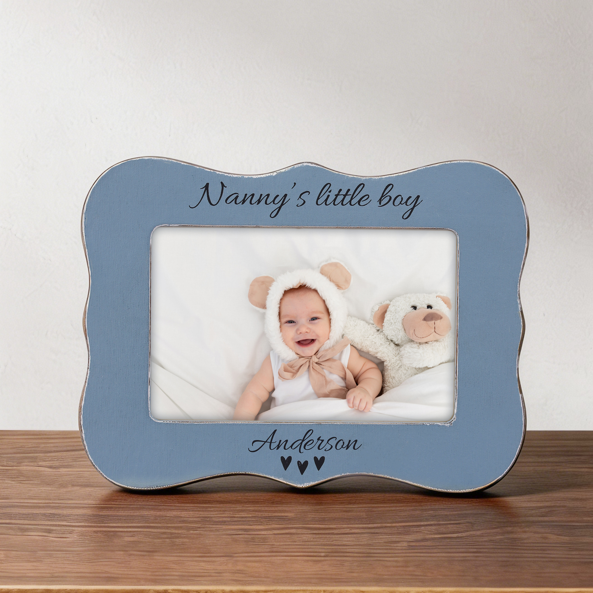Individuell gestalteter hellblauer Vintage-Fotorahmen aus Holz mit Wellenmuster und Schriftzug – Wohnaccessoire, Geburtstagsgeschenk, Familiengeschenk, sentimentales Geschenk für Eltern und Großeltern