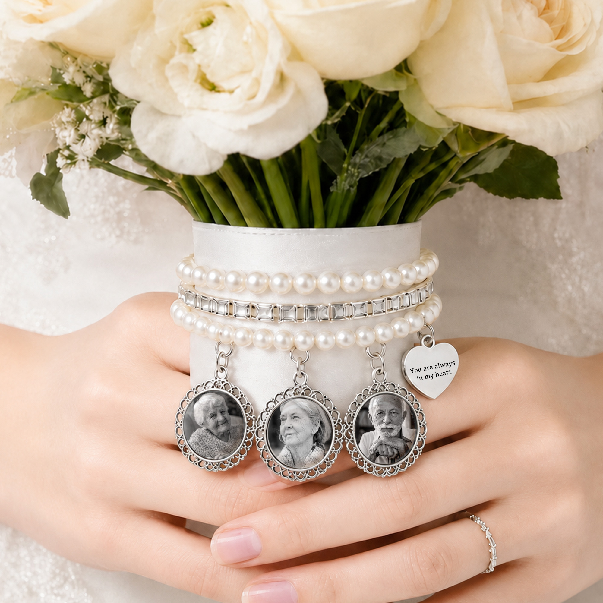 Personalisierter Anhänger mit 3 Fotos, Perlenbouquet, Text und Herz – Geschenk zur Hochzeit, zur Hochzeitsfeier, zum Jubiläum oder zum Gedenken für Frauen und Bräute