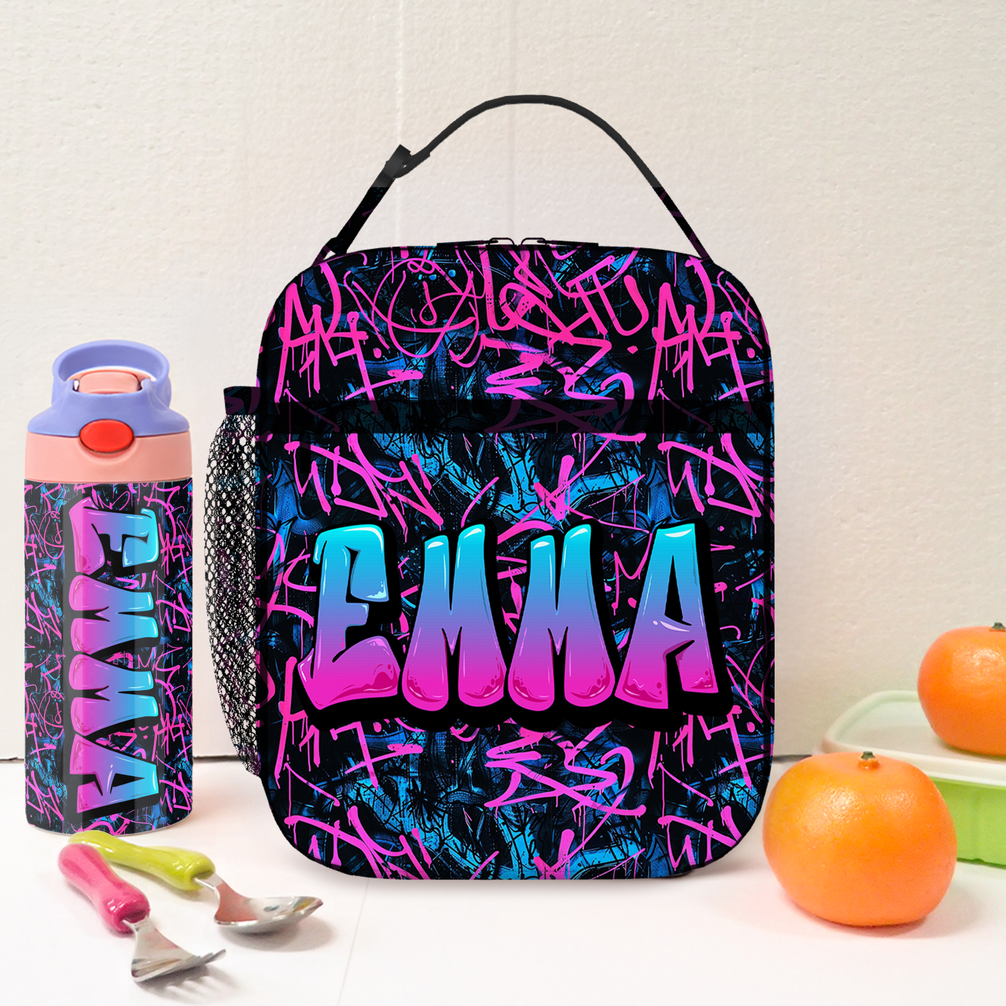 Individuell gestaltete, wasserfeste Lunch-Tasche im Graffiti-Stil mit Namensaufdruck – das perfekte Geschenk für den Schulanfang, zum Geburtstag oder für ein Picknick für Kinder und Schüler