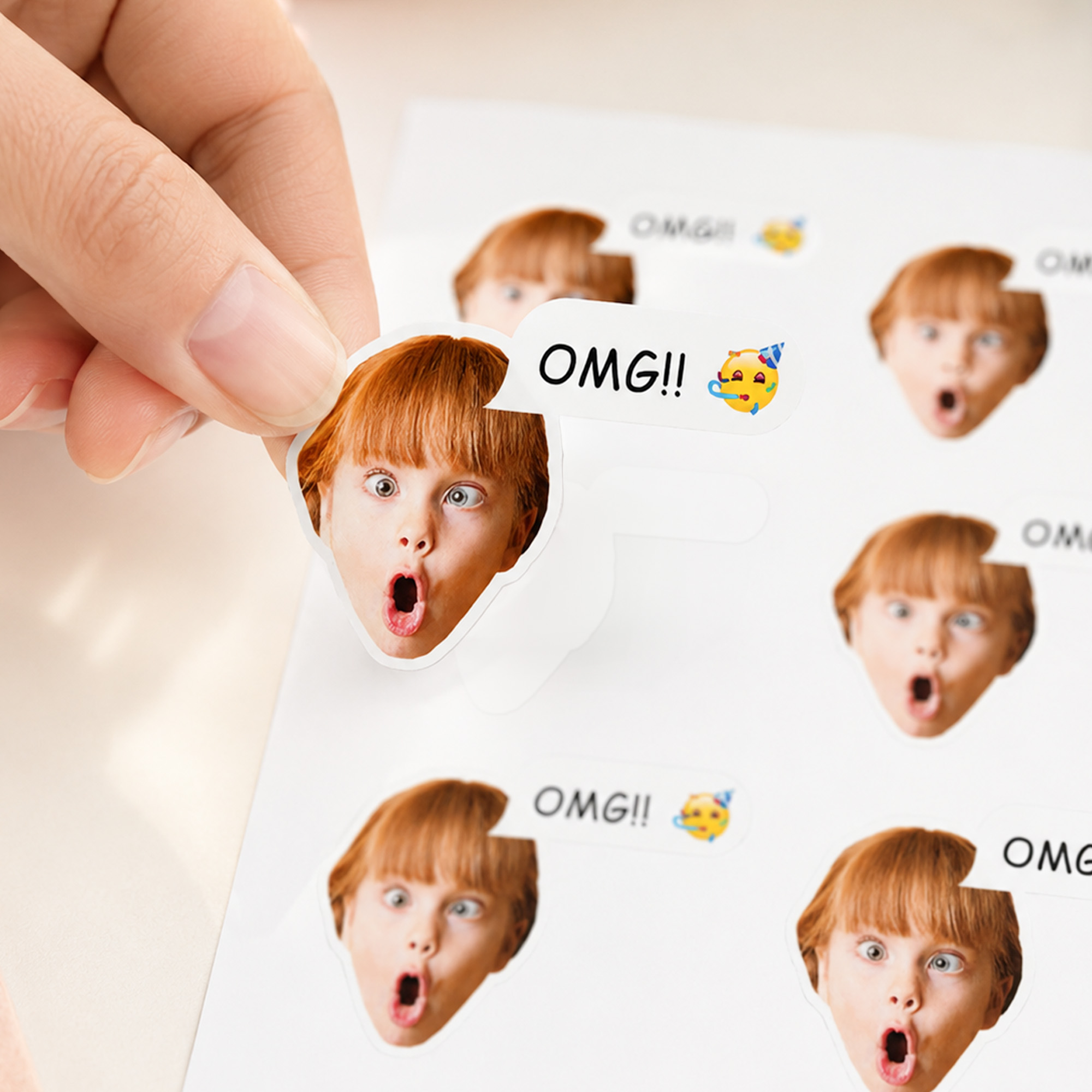 Personalisierte emoji-Gesichts-Fotoaufkleber | wasserfest | mit Wunschtext | Geschenk zum Schulanfang und Geburtstag für Kinder | Callie × emoji ™