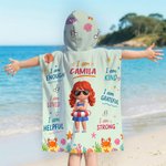 Personlig, söt strandhandduk med huva i tecknad stil och snabbtorkande material, med dykarfigur och namn – ett måste för sommarsemestern och resan, perfekt present till barn och familjen