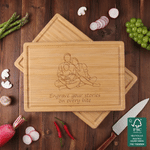 Tabla de cortar para embutidos de bambú con certificación FSC, con diseño fotográfico personalizado en estilo «line art», texto y ranura para el jugo; regalo de boda para la pareja y la familia
