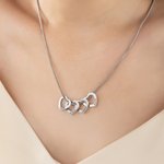 Un hommage à toute votre famille - Collier pendentif personnalisé avec 1 à 12 noms gravés en forme de cœur