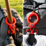 Organiseur personnalisé multicolore imprimé en 3D pour crampons de sport, avec numéro et mousqueton – Équipement d'entraînement d'équipe, cadeau de voyage pour les passionnés de sport