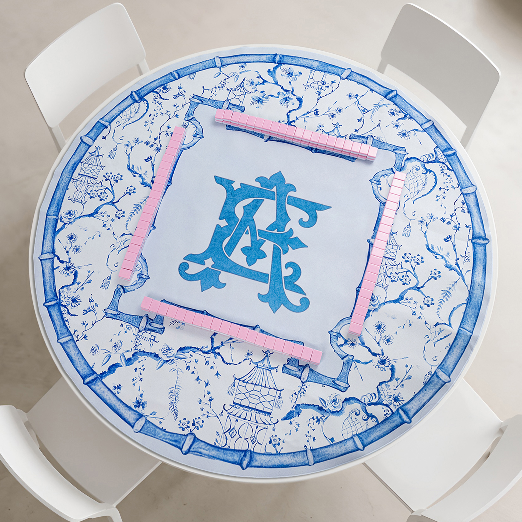Individuell gestaltete, rutschfeste Mahjong-Matte im Chinoiserie-Stil in Blau und Weiß mit Pagoden- und Blumenmuster, Buchstaben sowie Aufbewahrungstasche – Spielzubehör und Geburtstagsgeschenk für Ma