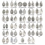 Personlig Patron Saint Lapel Pin med initialt namn och text Bröllop Keepsake Bröllop Födelsedagspresent för brudgummen Katoliker