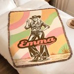 Couverture légère personnalisée « Cowgirl vintage » avec photo, prénom et pompon – Décoration d'intérieur, cadeau d'anniversaire ou de mariage pour les femmes et les cowgirls