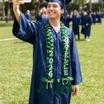 Écharpe de remise des diplômes personnalisée, multicolore, faite main, ornée d'un nœud en perles, avec nom et année — Décoration de fête — Cadeau de fin d'études pour les diplômés