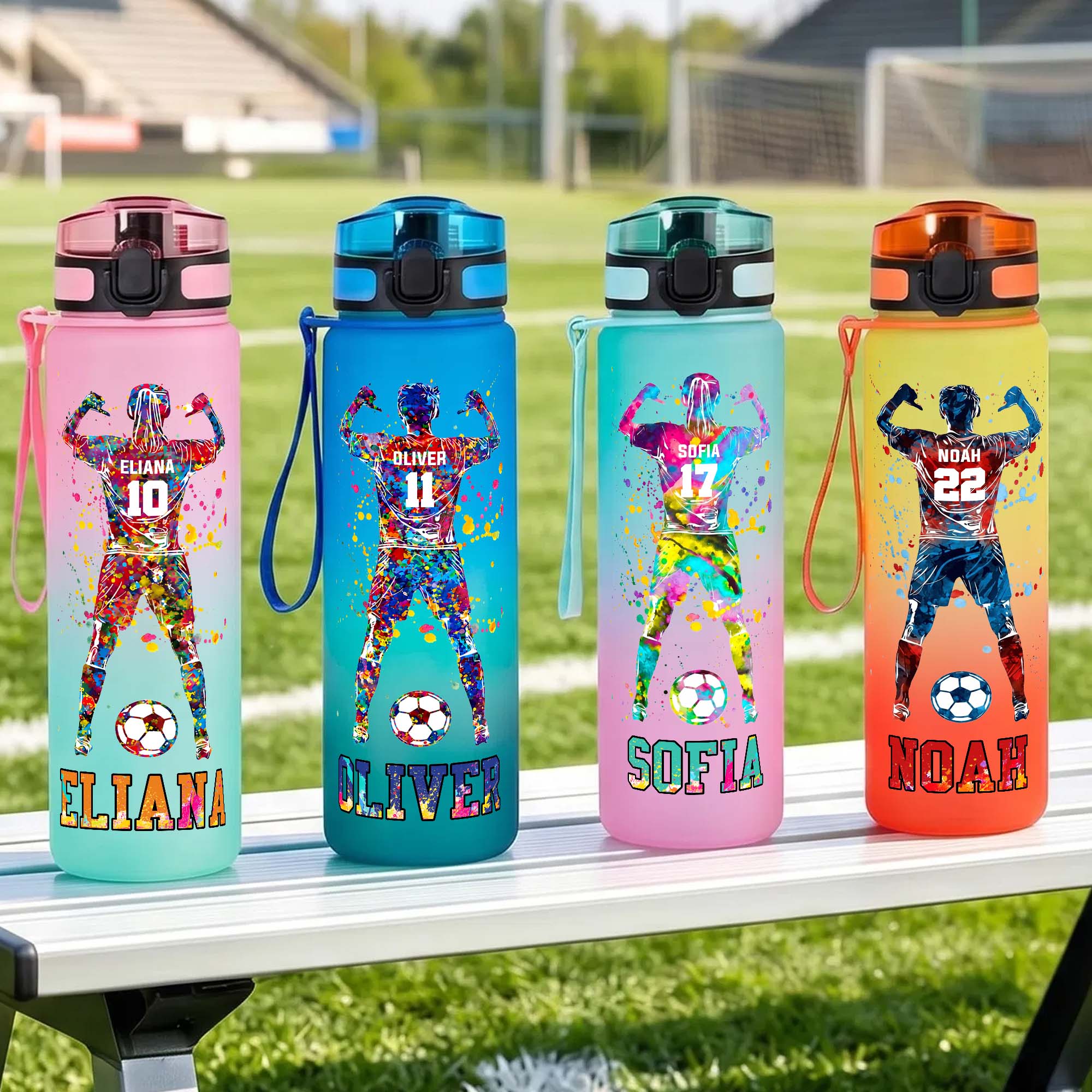 Personalisierte Sporttrinkflasche mit Fußball-Silhouette | mit Namen und Nummer | 945 ml | Geschenk für Teenager und Fußballfans