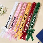 Écharpe de remise des diplômes personnalisée, multicolore, faite main, ornée d'un nœud en perles, avec nom et année — Décoration de fête — Cadeau de fin d'études pour les diplômés