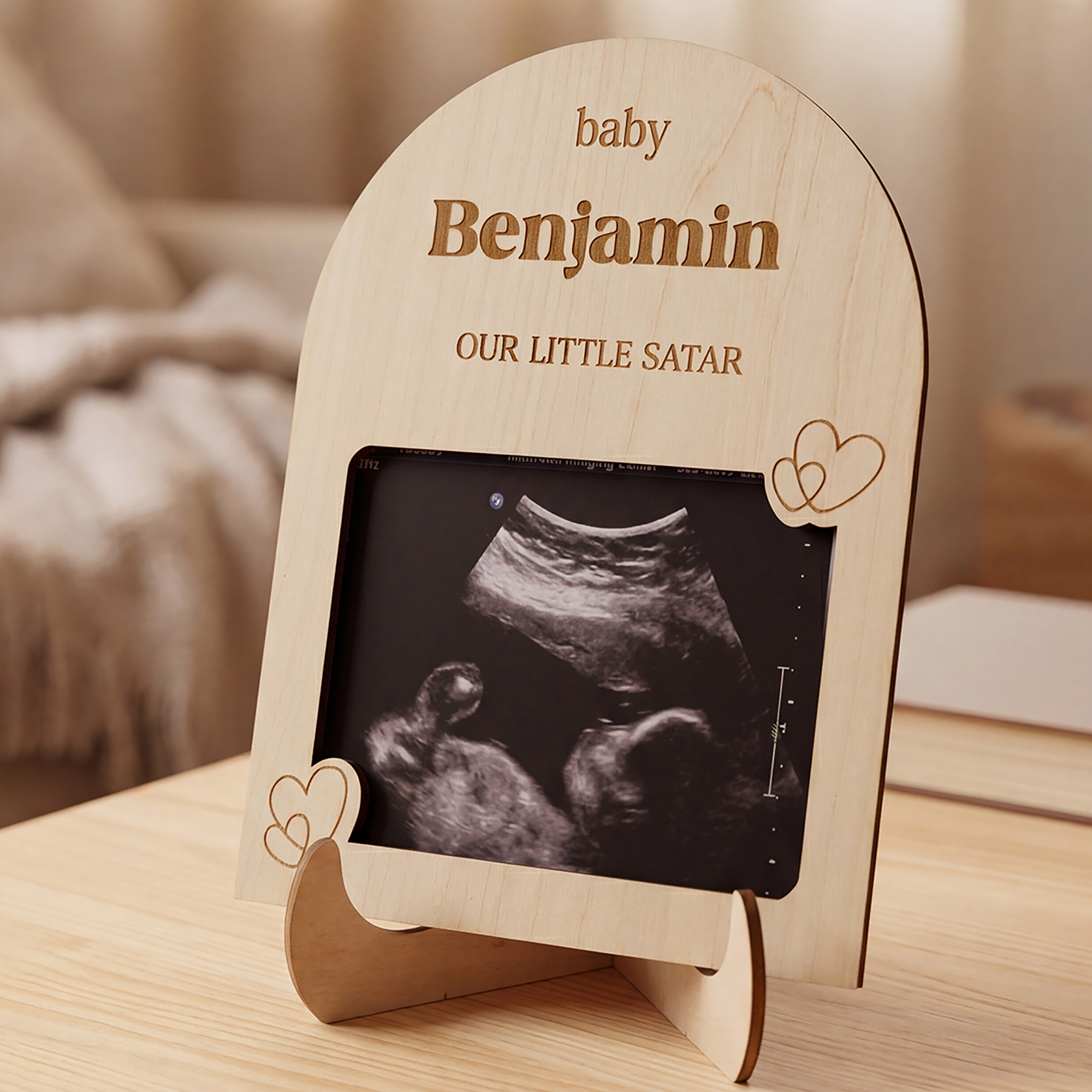 Individuell gestalteter Bilderrahmen aus Holz mit Ultraschallbild, dem Namen des Babys und dem Geburtsdatum – Geschenk zur Ankündigung der Schwangerschaft für Großeltern und frischgebackene Eltern