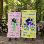 Serviette de plage de sport personnalisée avec nom et silhouette de cycliste colorée - Cadeau de vogaye indispensable pour passionnés de vélo