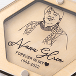 Boîte de rangement en bois pour cheveux, personnalisée avec dessin au trait et photo, comportant l'année et un surnom, ainsi qu'un couvercle transparent magnétique — Cadeau de condoléances et de souve