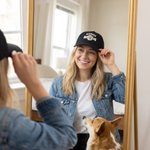 Casquette de baseball 100 % coton personnalisée, avec photo de votre animal brodée en plusieurs couleurs, son nom et l'année. Idéale pour un usage quotidien, pour une fête d'anniversaire ou comme cade