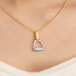 Collier personnalisé avec nom et texte - Chevalière cachée équestre - Cadeau d'anniversaire pour passionné d'équitation