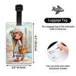 Etiqueta de equipaje personalizada con ilustración de una chica viajera en estilo cómic, con nombre; accesorio de viaje para viajes de negocios y regalo de cumpleaños para una amiga amante de los viaj