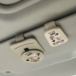Gepersonaliseerde magnetische PU-leren brilhouder voor autozonneklep met naam en kindergezicht verjaardagscadeau voor ouders grootouders en chauffeurs