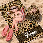 Toalla de playa de secado rápido, personalizada, con estampado de leopardo y personajes de dibujos animados multicolores, con nombre; ideal como regalo de verano, vacaciones, fiestas, viajes o cumplea