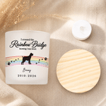 Bougie personnalisée en pot avec silhouette de chien, motif « Rainbow Bridge », nom et année, équipée d'une bougie LED et d'un couvercle en bois — Cadeau de condoléances et d'hommage pour les propriét