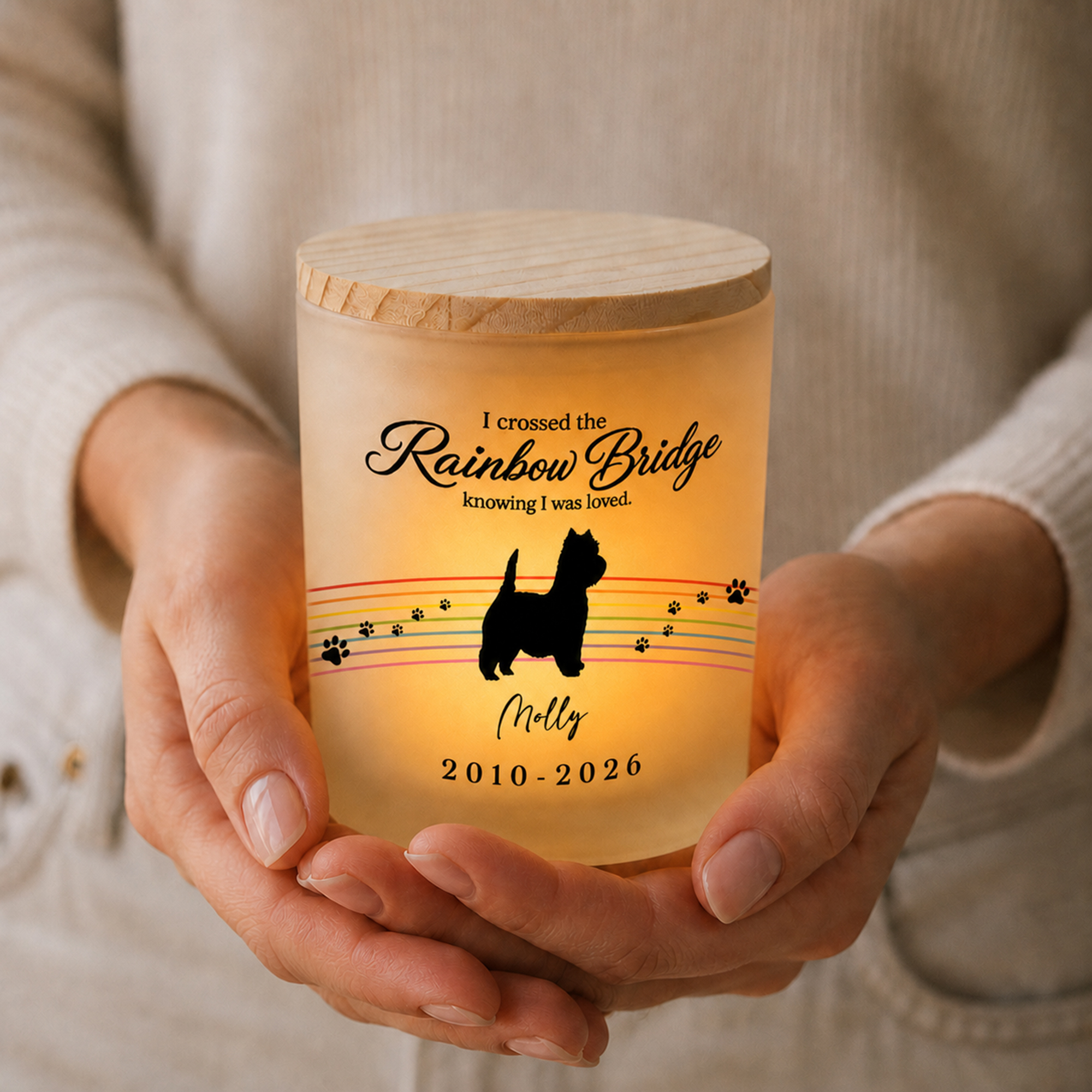Personalisiertes Kerzenglas mit Hundesilhouette, Regenbogenbrücke, Namen und Jahreszahl, mit LED-Kerze und Holzdeckel – Gedenk- und Beileidsgeschenk für Hundebesitzer