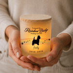 Bougie personnalisée en pot avec silhouette de chien, motif « Rainbow Bridge », nom et année, équipée d'une bougie LED et d'un couvercle en bois — Cadeau de condoléances et d'hommage pour les propriét