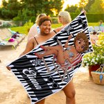 Toalla de playa de secado rápido, personalizada, con estampado de leopardo y personajes de dibujos animados multicolores, con nombre; ideal como regalo de verano, vacaciones, fiestas, viajes o cumplea
