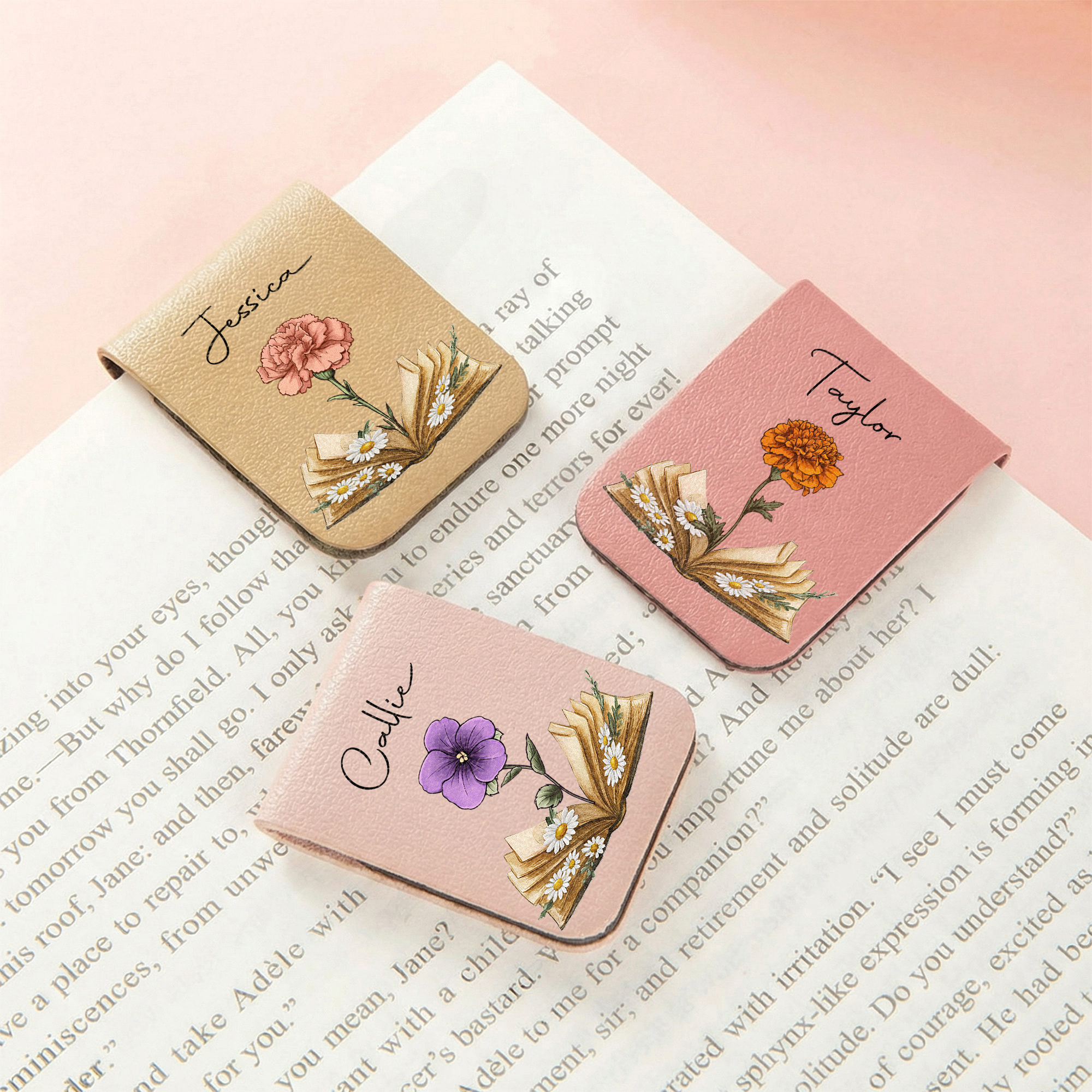 Personalisiertes Retro-Lesezeichen aus PU-Leder mit Magnetverschluss und Geburtsblume sowie Namenszug – für den täglichen Gebrauch, als Geschenk zum Schulabschluss oder Geburtstag für Bücherwürmer und