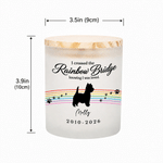 Bougie personnalisée en pot avec silhouette de chien, motif « Rainbow Bridge », nom et année, équipée d'une bougie LED et d'un couvercle en bois — Cadeau de condoléances et d'hommage pour les propriét