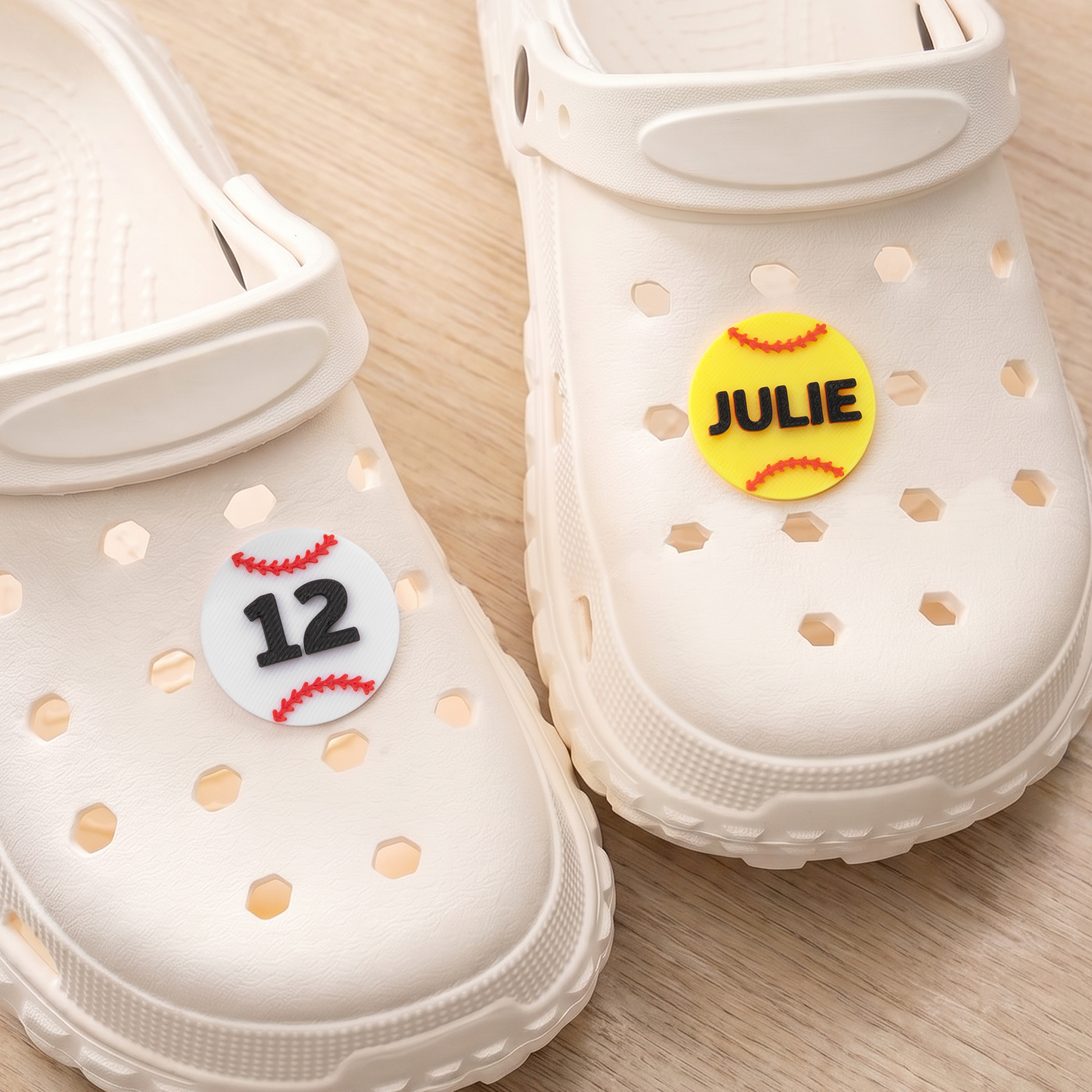 Personalisierter 3D-gedruckter Clog-Anhänger mit Baseball- und Fußball-Motiven sowie Namen – Schuhdekoration und Geburtstagsgeschenk für Sportbegeisterte