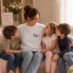 Personalized Multicolour Embroidered Birth Flower 100% Cotton T-shirt Sweatshirt Hoodie Daily Wear Birthday Gift for Mom Grandma