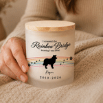 Bougie personnalisée en pot avec silhouette de chien, motif « Rainbow Bridge », nom et année, équipée d'une bougie LED et d'un couvercle en bois — Cadeau de condoléances et d'hommage pour les propriét