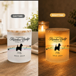Bougie personnalisée en pot avec silhouette de chien, motif « Rainbow Bridge », nom et année, équipée d'une bougie LED et d'un couvercle en bois — Cadeau de condoléances et d'hommage pour les propriét