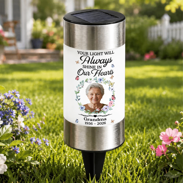 Personalized Wreath Butterfly Photo Solar Garden Light with Name and Year Garden Decoration Memorial Sympathy Gift for Loss of Relatives