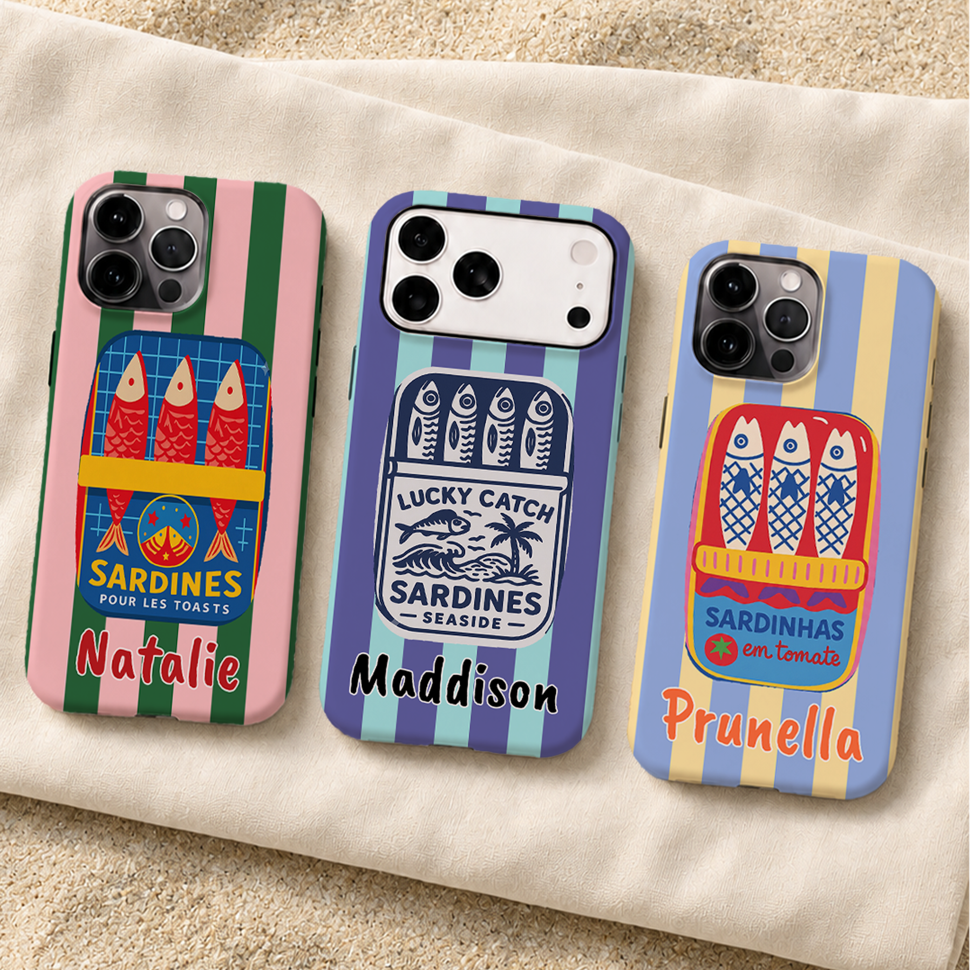 Individuell gestaltete Handyhülle im Vintage-Stil mit gestreiftem Sardinen-Dosen-Motiv für das iPhone, mit Namen – ein Geschenk für den Sommerurlaub am Strand für sie