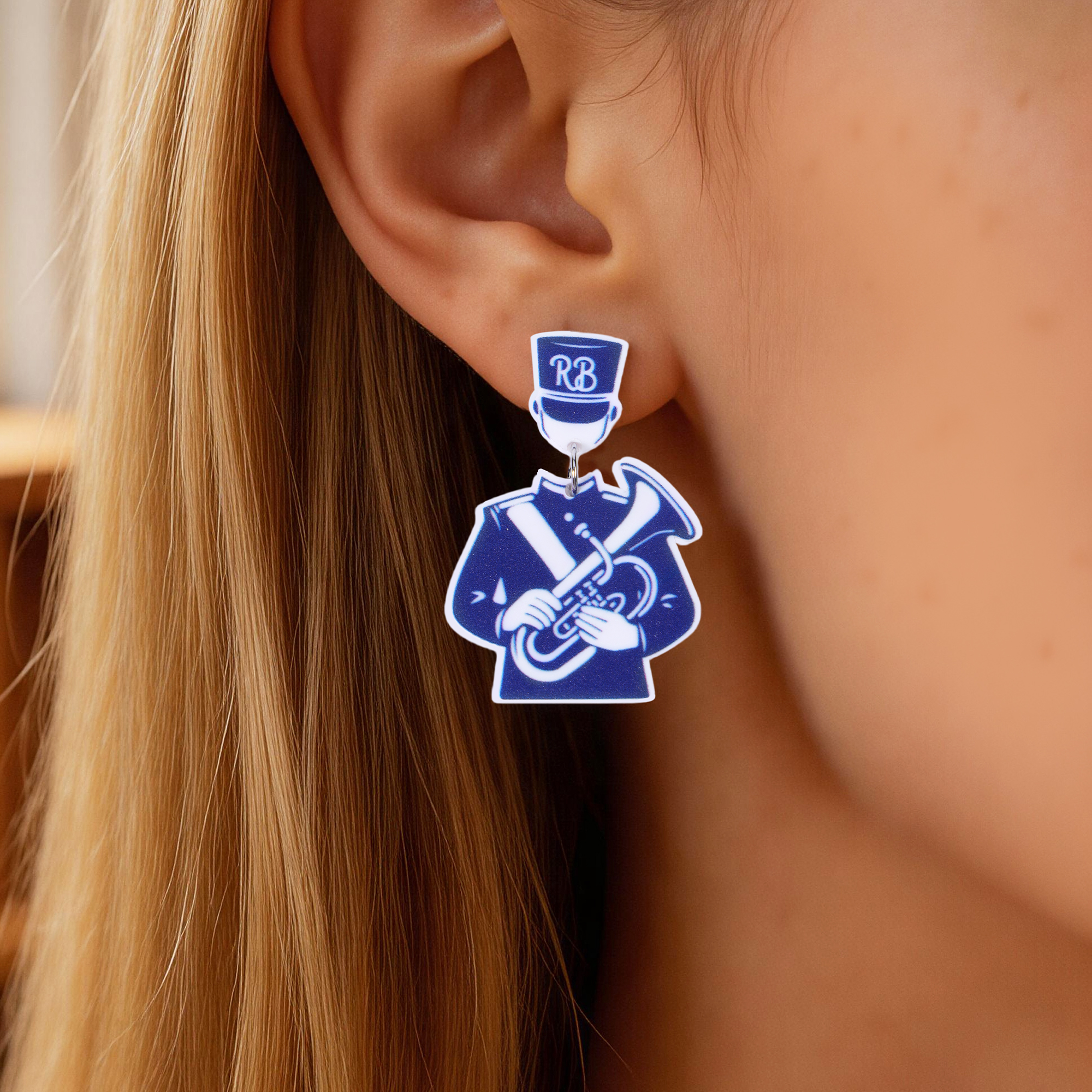 Personalisierte Acryl-Ohrringe mit Motiven von Marching-Band-Instrumenten und Buchstaben – Alltagsschmuck und Geburtstagsgeschenk für die Mutter eines Marching-Band-Mitglieds