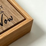 Personlig giclétrykk på lerret med foto og trykt sangtekst i vinylinspirert design uten musikkfunksjon som bryllupsgave til nygifte