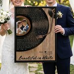Personlig giclétrykk på lerret med foto og trykt sangtekst i vinylinspirert design uten musikkfunksjon som bryllupsgave til nygifte