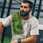 Personlig tennisracket – superabsorberande sporthandduk med namn – perfekt som present till tennisfantaster för utomhusaktiviteter, födelsedagar, tävlingar och träning