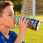 Individuell gestaltete 3D-Cartoon-Figur im Fußball-Design, 12 oz isolierte Trinkflasche mit Strohhalm und Tragegriff – Geschenk zum Schulanfang oder Geburtstag für Jungen und Mädchen