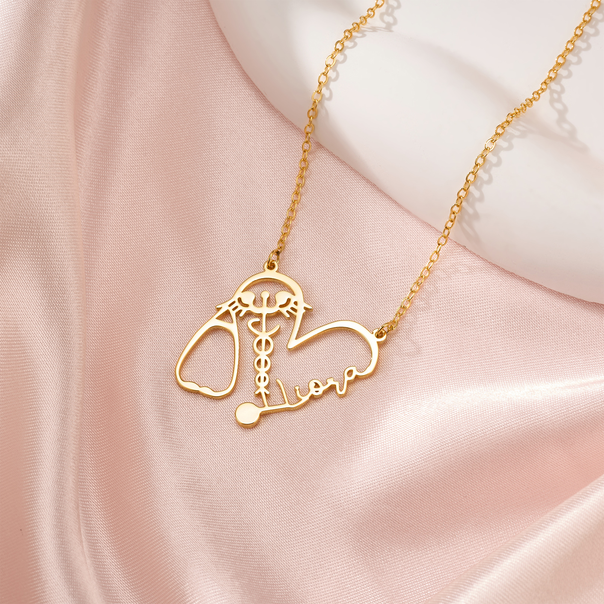 Personalisierte Halskette mit Stethoskop in Herzform und Namen – zierlicher Schmuck als Dankeschön zur „Nurse Week“ oder als Geburtstagsgeschenk für medizinisches Personal