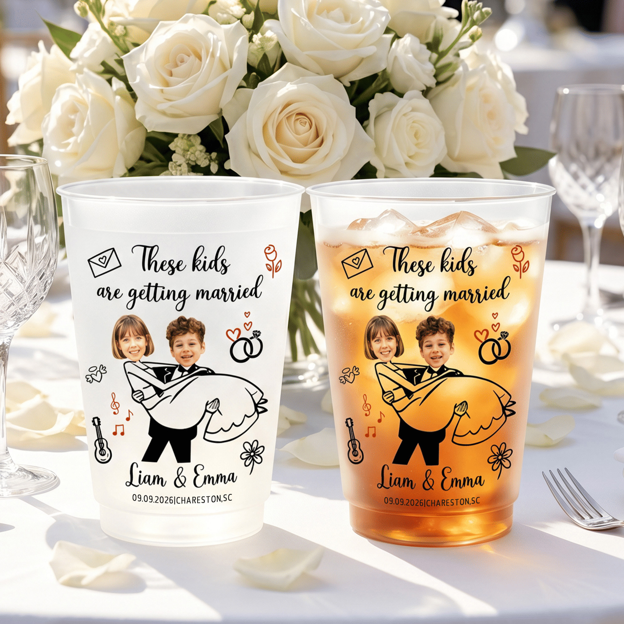 Personalisierte Plastikbecher „These Kids are Getting Married“ mit Foto, Namen und Text – 10er-Set als Hochzeitsgeschenke für Braut, Brautpaar und Gäste