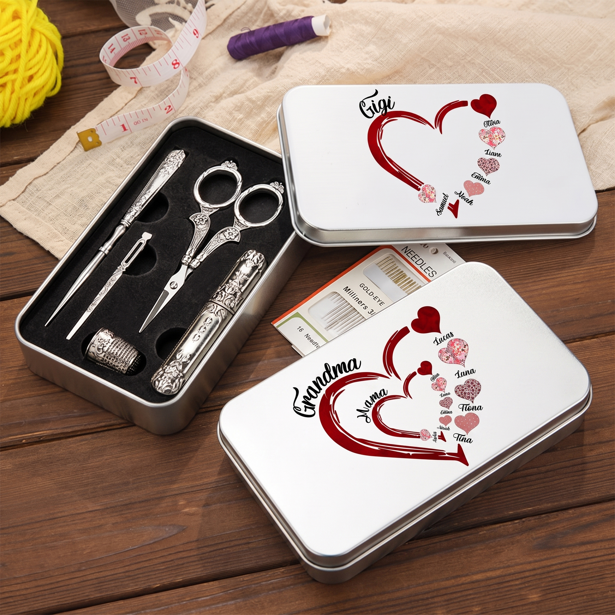 Personalisierte Familie Herz Design Tin Box und 6 Stück Nähwerkzeuge Set mit Kindernamen Weihnachten Geburtstag Geschenk für Schneiderin Nähen Liebhaber