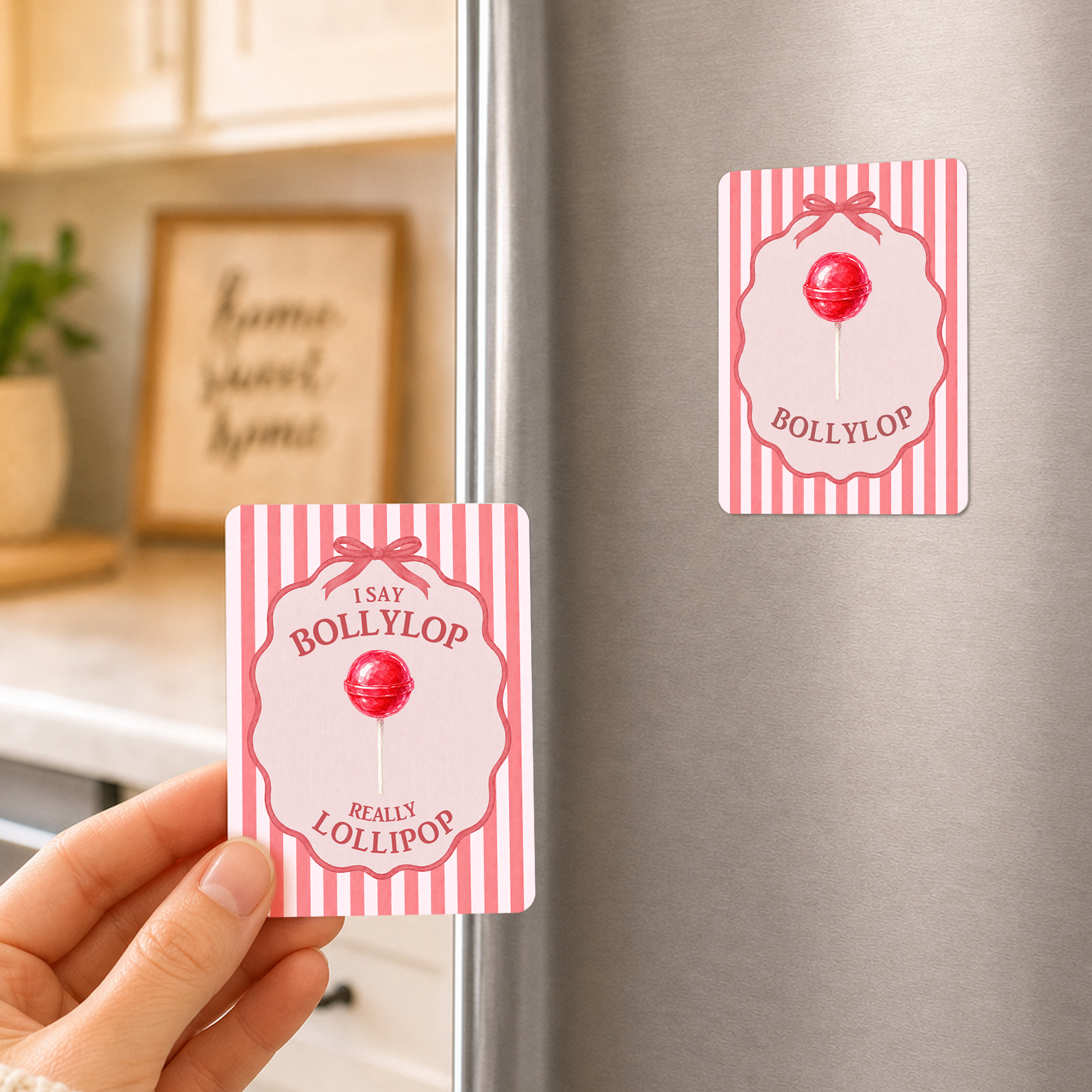 Personalisierter Kühlschrankmagnet mit dem ersten Wort des Babys (in falscher Aussprache) und Muster – Wohnaccessoire und Geburtstagsgeschenk für Kleinkinder und frischgebackene Eltern