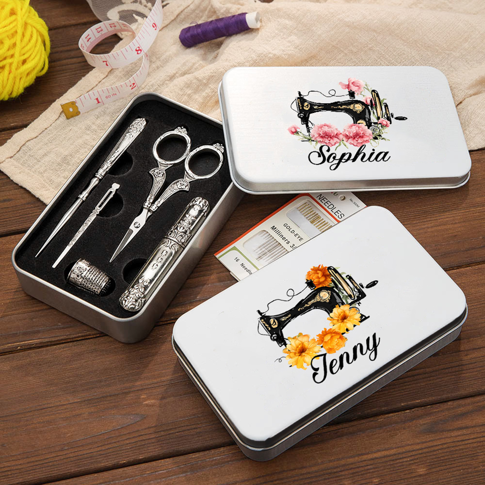 Personalisierte Vintage Nähmaschine Geburt Blume 6 PCS Nähen Tools Set mit Zinn-Box und Name Geburtstag Geschenk für Schneiderin Nähen Liebhaber
