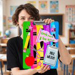 Personalisiertes Acryl-Schreibbrett im Lehrer-Design mit farbigen Buntstiften, Text, Titel und Nachnamen – Geschenk zum Schulanfang und zum Lehrertag für Pädagogen und Lehrer