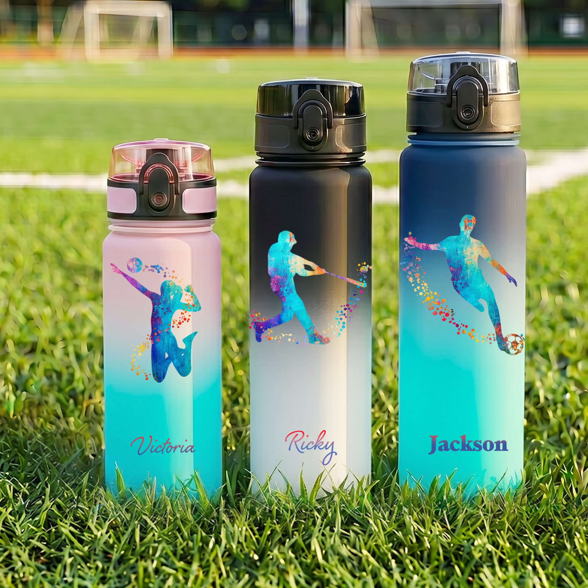 Personalisierte, mehrfarbige Trinkflasche mit Baseball- oder Fußball-Pose als Silhouette, mit Namen – Geburtstags- oder Schulanfangsgeschenk für Kinder, Sportler und Sportfans