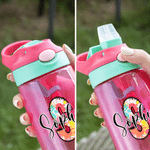 Personalisierte, mehrfarbige 16-oz-Trinkflasche mit Initialen, Namen und Trinkhalm – für den täglichen Gebrauch, als Geburtstags- oder Schulanfangsgeschenk für Jungen und Mädchen