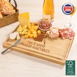 Personalisiertes Charcuterie-Schneidebrett „Here I Murder Vegetables“ aus FSC-zertifiziertem Bambus mit Gravur und Saftrinne – Versand aus den USA – Hochzeitsgeschenk für die Familie